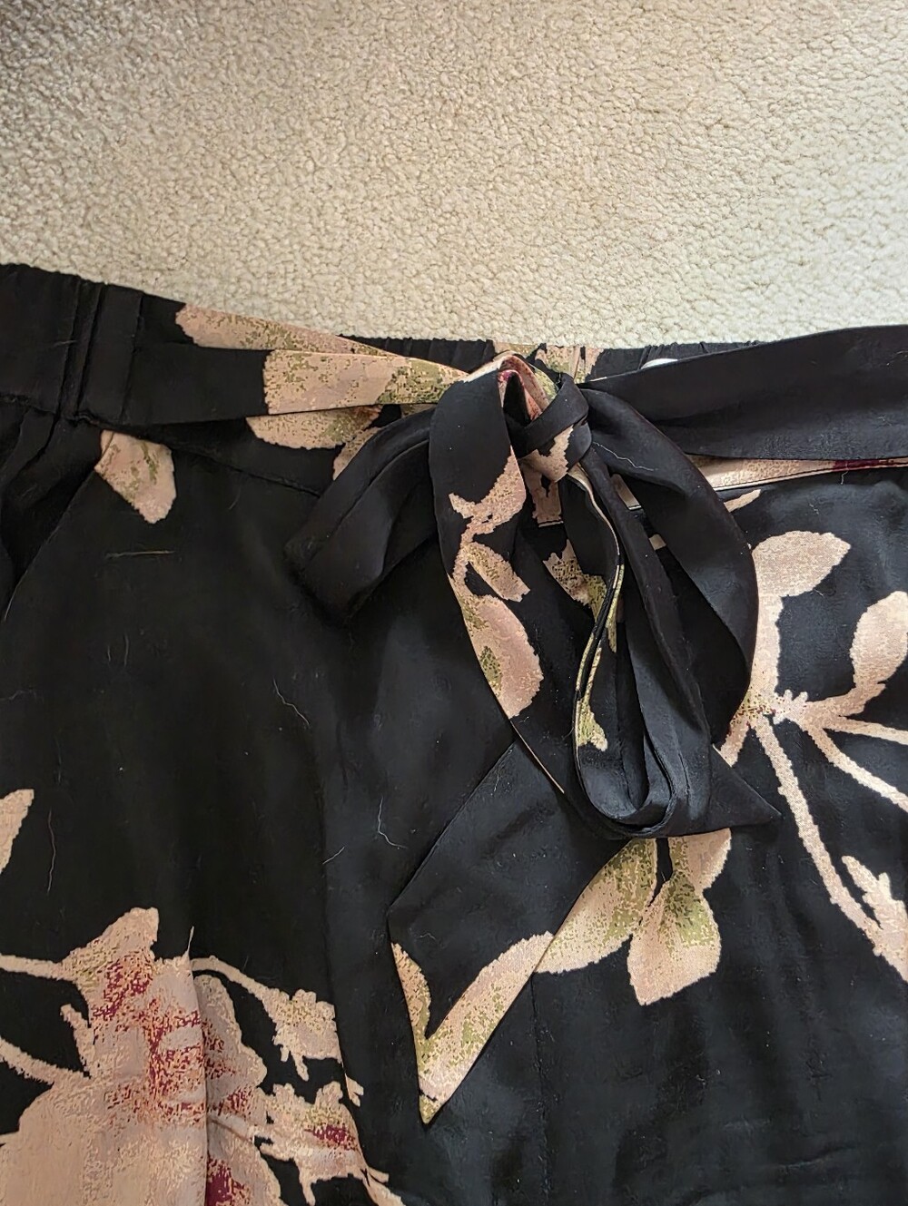 Aritzia Black Floral Wide Leg Crops - Picture 3 of 7